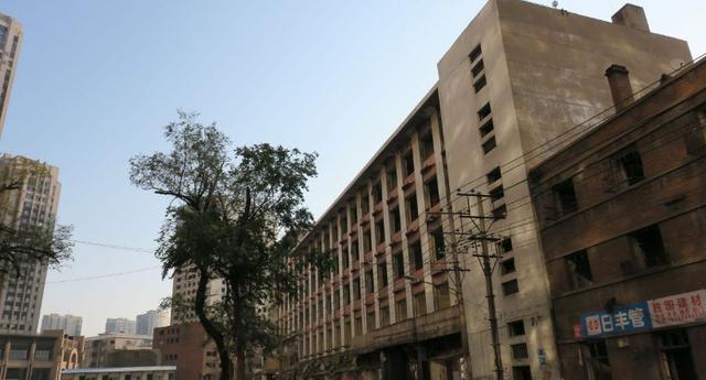 哈尔滨，新马路深处的老建筑