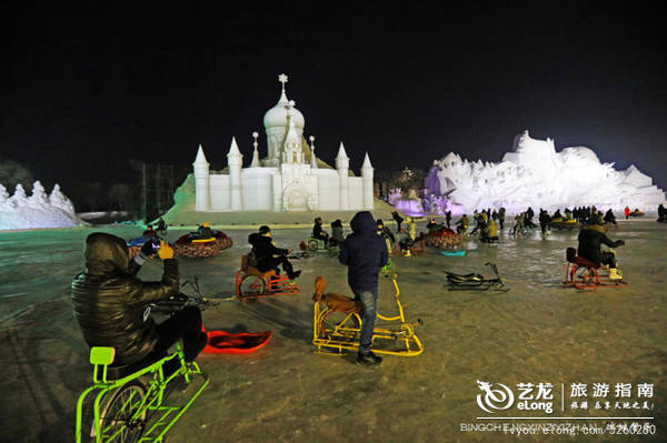 今冬，太阳岛上每天绽放绚丽的“雪舞间”