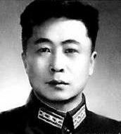 一个帅哥军官，《智取威虎山》原创，在齐齐哈尔写成《林海雪原》