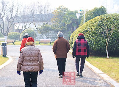 说道哪种运动最长寿，大家都会想到跑步和散步