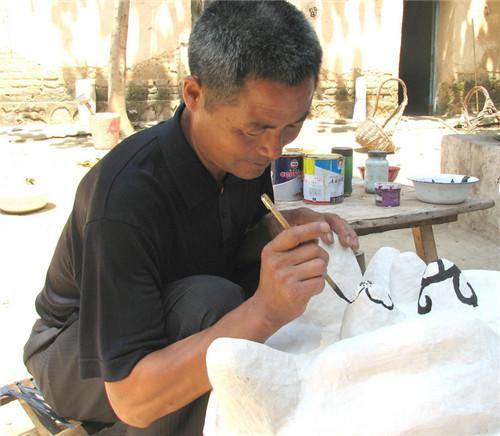 邳州纸塑狮子头：搏恶鬼、降妖魔，而今怎忍束高阁