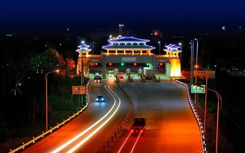 黑龙江最南端一个县级市，古称“宁古塔”