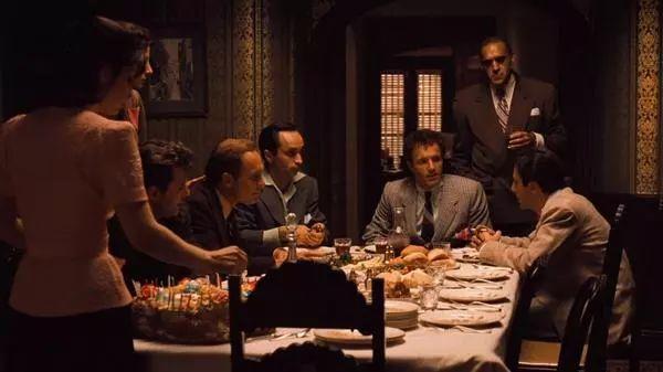 杀人、放高利贷、贩毒：衣冠楚楚豪气干云？算了吧，看看真实黑手党