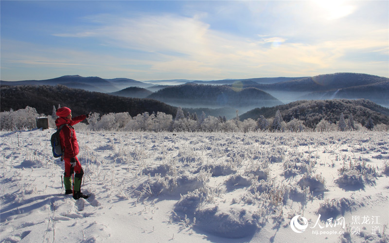 图说龙江：初冬羊草山 云山雾罩显奇观