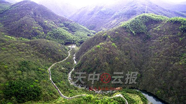 俯瞰信阳西九华山