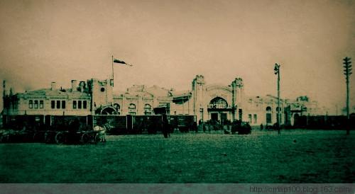 老哈尔滨火车站的门头