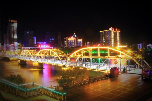 俯瞰小西湖——带你感受夜幕下的喧嚣繁华