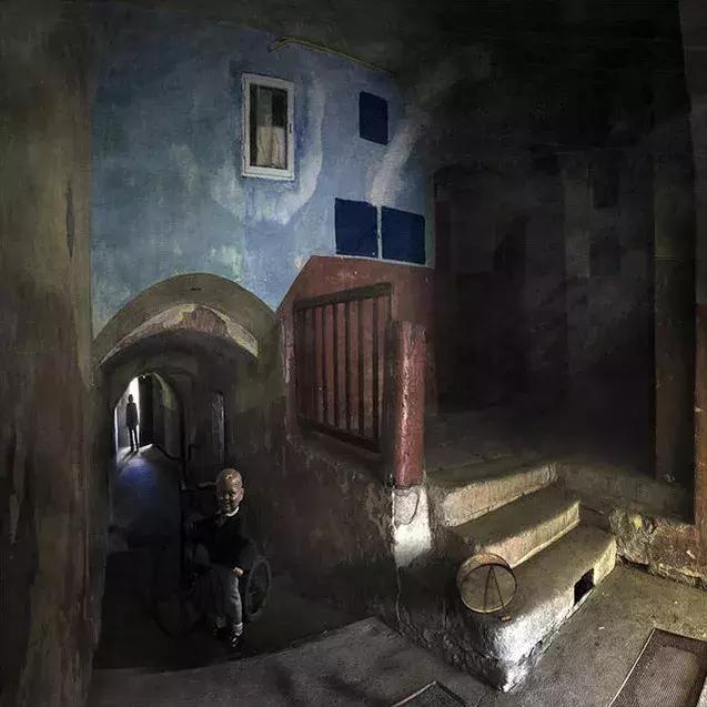 《三峰摄影》笼罩着神秘气息的超现实主义流派摄影