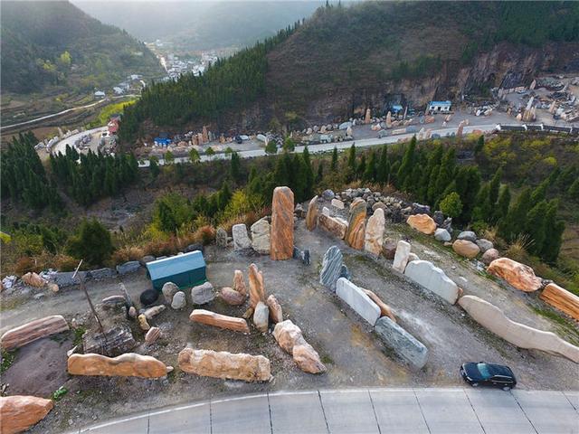 实拍：鸟瞰长江西陵峡醉人的乡村风光