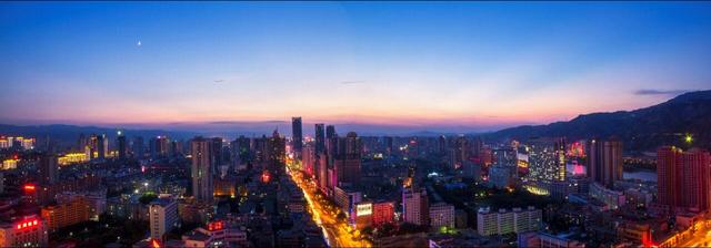 俯瞰小西湖——带你感受夜幕下的喧嚣繁华