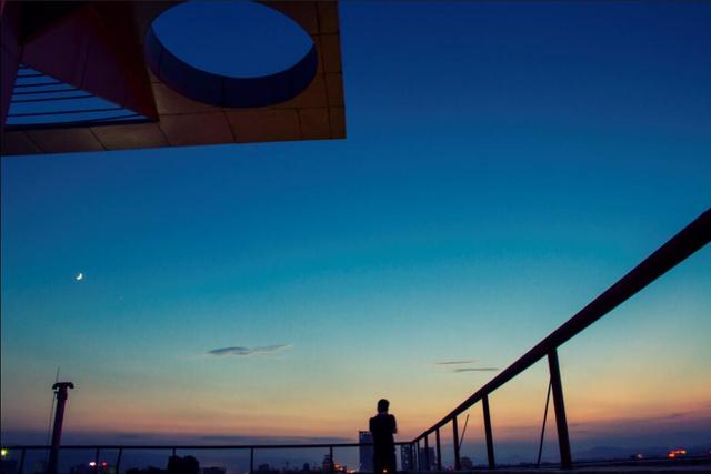 俯瞰小西湖——带你感受夜幕下的喧嚣繁华