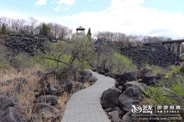 镜泊湖畔吊水楼瀑布，中国北方最壮观的熔岩塌陷瀑布