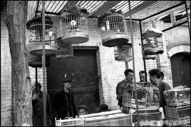 老照片：外国摄影师镜头下的1984年成都青石桥农贸市场