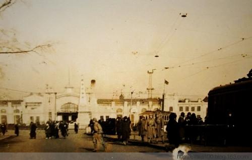 老哈尔滨火车站的门头